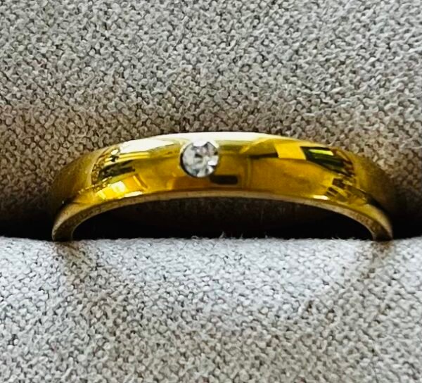 Slät Ring med liten sten
